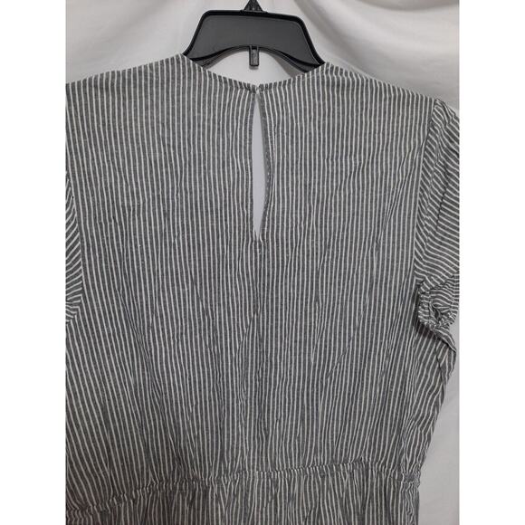 Express Gray Mini The V-neckline wide-leg Cropped Jumpsuit Romper Striped Sz Lg - Picture 8 of 9